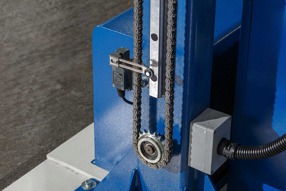 Паллетоупаковщик Hualian Machinery HL-1650P Про (с моторизированной кареткой с престрейчем и прижимом)