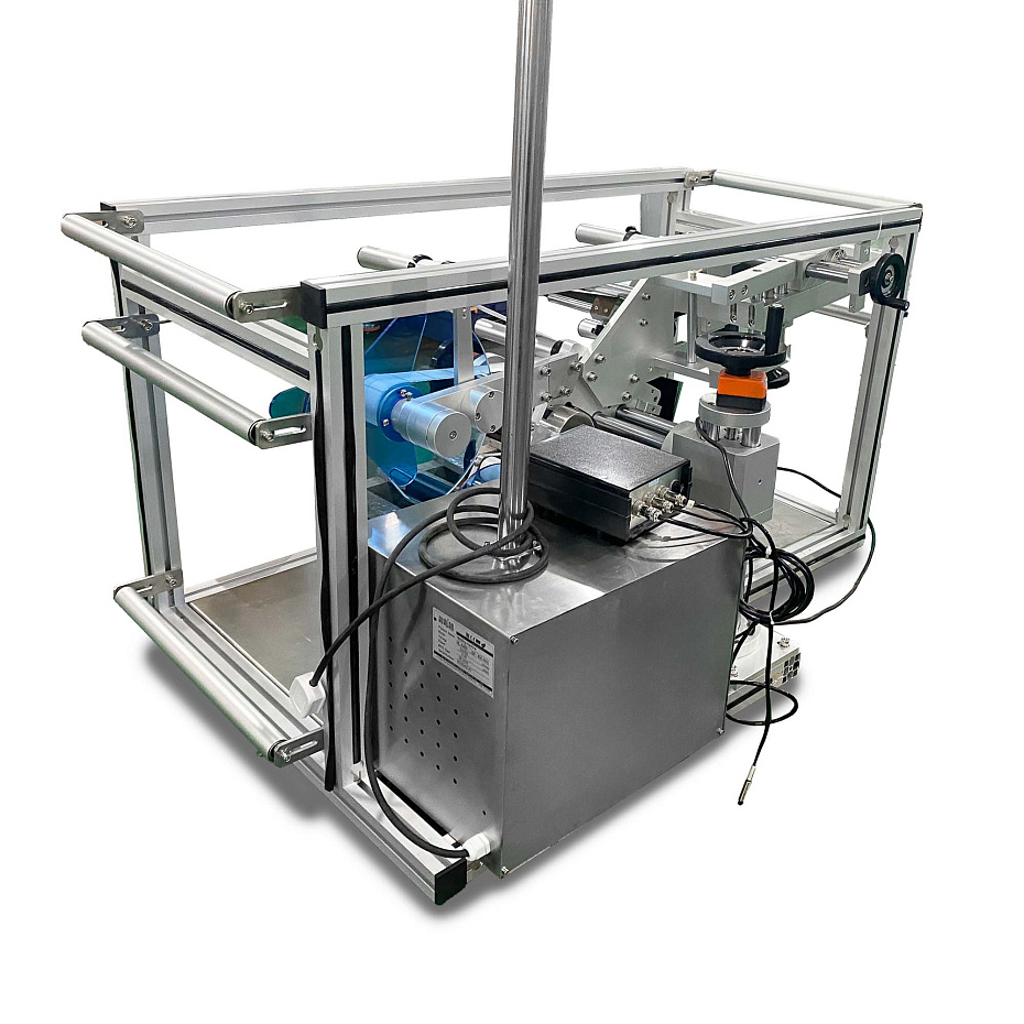 Автоматический встраиваемый этикетировщик с датером Hualian Machinery HL-A450D (верхн. подача, W пленки до 450 мм)