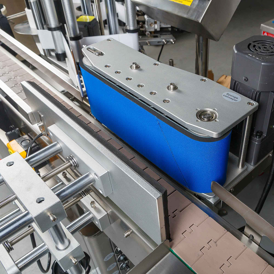 Напольный автоматический этикетировщик для круглой тары с датером Hualian Machinery HLMT-200D Эко