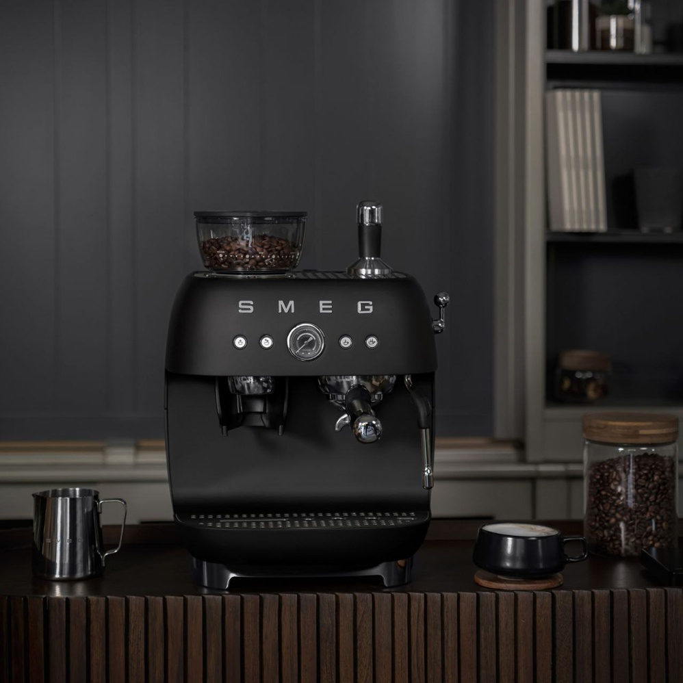 Кофемашина Smeg EGF03BLMEU